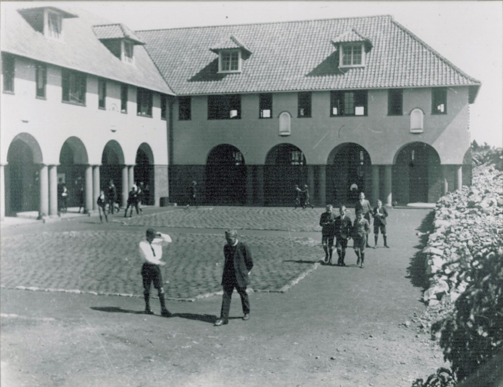1915 4